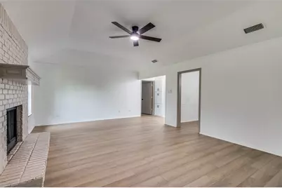 402 Country Meadow Drive, Mansfield, TX 76063 - Photo 5