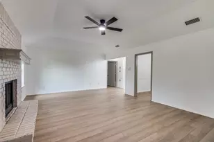 402 Country Meadow Dr, Mansfield, TX 76063 - Photo 5