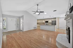 1406 Kynette Dr, Euless, TX 76040 - Photo 3