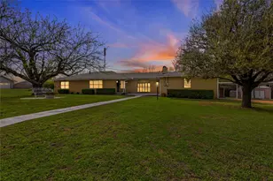 1106 Central Ave, Bowie, TX 76230 - Photo 1