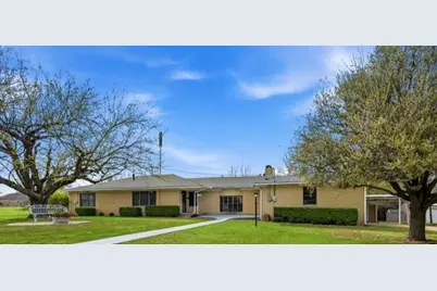 1106 Central Avenue, Bowie, TX 76230 - Photo 1