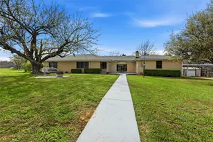 1106 Central Ave, Bowie, TX 76230 - Photo 3