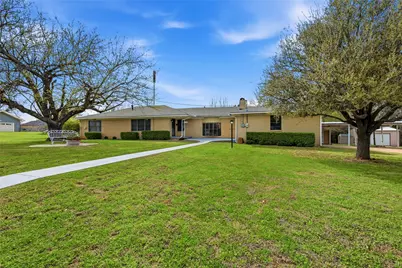 1106 Central Avenue, Bowie, TX 76230 - Photo 3