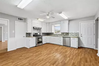 1106 Central Avenue, Bowie, TX 76230 - Photo 9