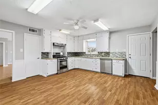 1106 Central Ave, Bowie, TX 76230 - Photo 9