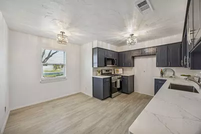 312 E Hampton Road, Crowley, TX 76036 - Photo 11