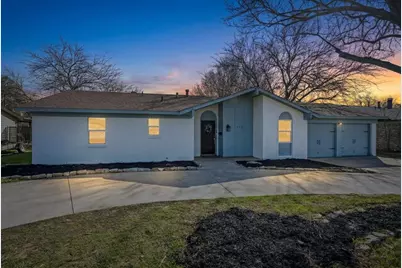 312 E Hampton Road, Crowley, TX 76036 - Photo 3