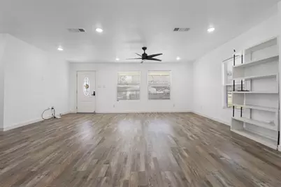 1024 Greenlee Street, Denton, TX 76201 - Photo 5