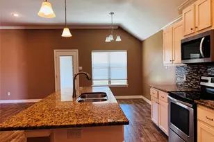 121 Frank St, Greenville, TX 75402 - Photo 7