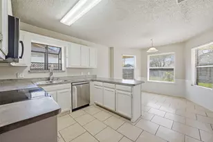 313 Oakwood Cir, Shady Shores, TX 76208 - Photo 9