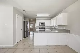 313 Oakwood Cir, Shady Shores, TX 76208 - Photo 7