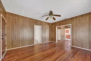 800 S Jefferson St, Pilot Point, TX 76258 - Photo 3