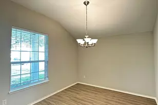 1129 April Springs Dr, Fort Worth, TX 76134 - Photo 3