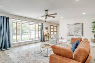 622 N Crockett Street, Granbury, TX 76048 - Photo 5