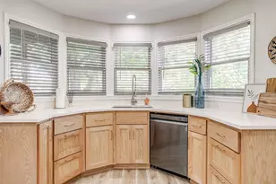 622 N Crockett St, Granbury, TX 76048 - Photo 13