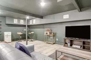 622 N Crockett St, Granbury, TX 76048 - Photo 25