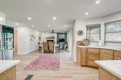 622 N Crockett Street, Granbury, TX 76048 - Photo 15