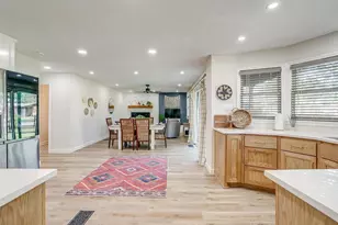 622 N Crockett St, Granbury, TX 76048 - Photo 15