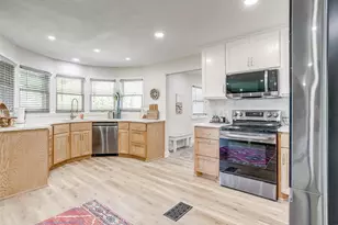 622 N Crockett St, Granbury, TX 76048 - Photo 11