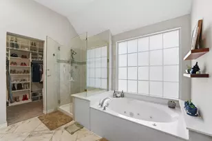 8609 Old Oak Dr, Irving, TX 75063 - Photo 11