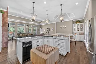 2701 Massachusetts Bay Dr, Arlington, TX 76001 - Photo 5