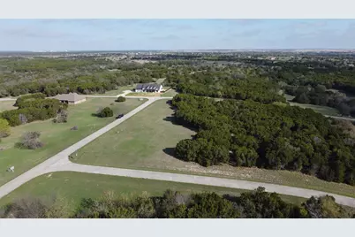 8213 Fullerton Drive, Cleburne, TX 76033 - Photo 11