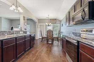 3129 Royal Crest Dr, Fort Worth, TX 76140 - Photo 5