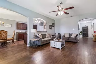 3129 Royal Crest Dr, Fort Worth, TX 76140 - Photo 3