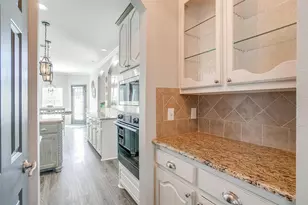 4641 Poplar Ridge Dr, Fort Worth, TX 76123 - Photo 5