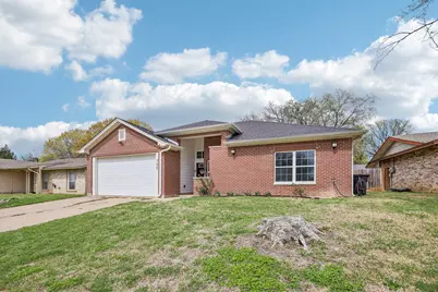 705 Lynnfield Drive, Arlington, TX 76014 - Photo 7