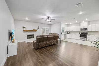 705 Lynnfield Drive, Arlington, TX 76014 - Photo 11