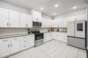 705 Lynnfield Dr, Arlington, TX 76014 - Photo 3