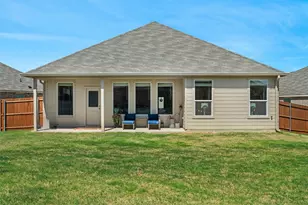 321 Sedalia Trl, Justin, TX 76247 - Photo 21