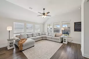 1811 Sunflower Dr, Glenn Heights, TX 75154 - Photo 11