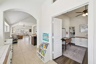 1811 Sunflower Dr, Glenn Heights, TX 75154 - Photo 3