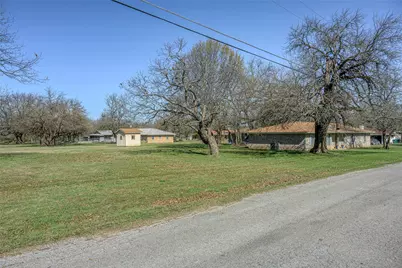 311 N Britton Street, Tom Bean, TX 75489 - Photo 11