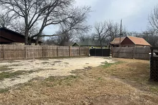 104 Dixon St, Cleburne, TX 76033 - Photo 33