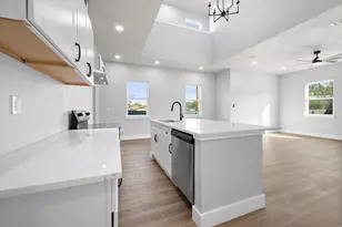 5905 Collins Ct, Granbury, TX 76048 - Photo 5