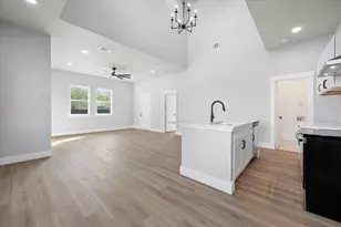 5905 Collins Ct, Granbury, TX 76048 - Photo 3