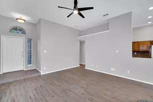 324 Faircrest Dr, Arlington, TX 76018 - Photo 5