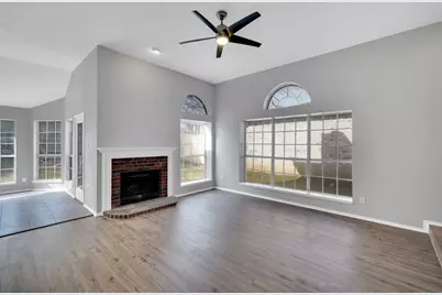 324 Faircrest Drive, Arlington, TX 76018 - Photo 3