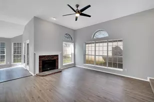 324 Faircrest Dr, Arlington, TX 76018 - Photo 3