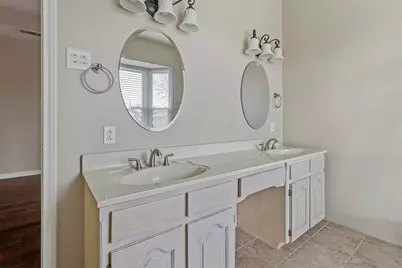 1110 Carrington Court, Irving, TX 75060 - Photo 9