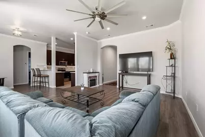 808 E 6th Street, Bonham, TX 75418 - Photo 9