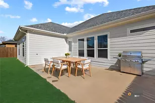 808 E 6th St, Bonham, TX 75418 - Photo 25