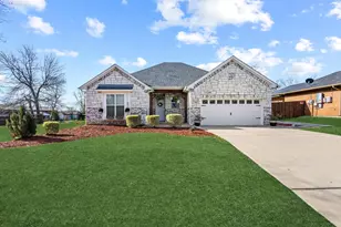 808 E 6th St, Bonham, TX 75418 - Photo 1