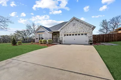 808 E 6th Street, Bonham, TX 75418 - Photo 1