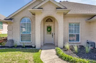 10505 Stonehill Dr, Benbrook, TX 76126 - Photo 3