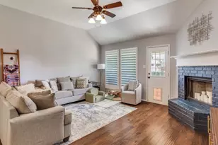 10505 Stonehill Dr, Benbrook, TX 76126 - Photo 5