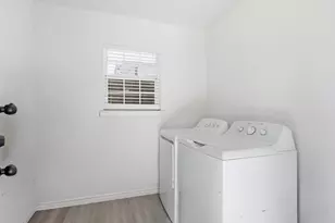 1310 E Lovers Ln, Arlington, TX 76010 - Photo 21